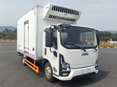 江鈴E路達(dá)電動(dòng)冷藏車(chē) 隨車(chē)吊功能開(kāi)啟城市冷鏈配送新篇章